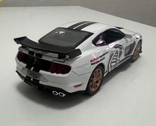 Miniatura Ford Mustang Shelby GT500 1:32