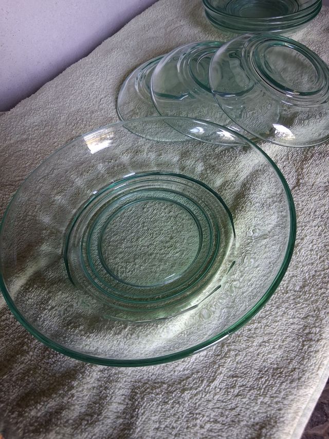 Ciotola più 6 coppette,prezzo non è trattabile .