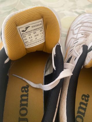 Zapatillas fútbol sala Máxima Blancas y Doradas