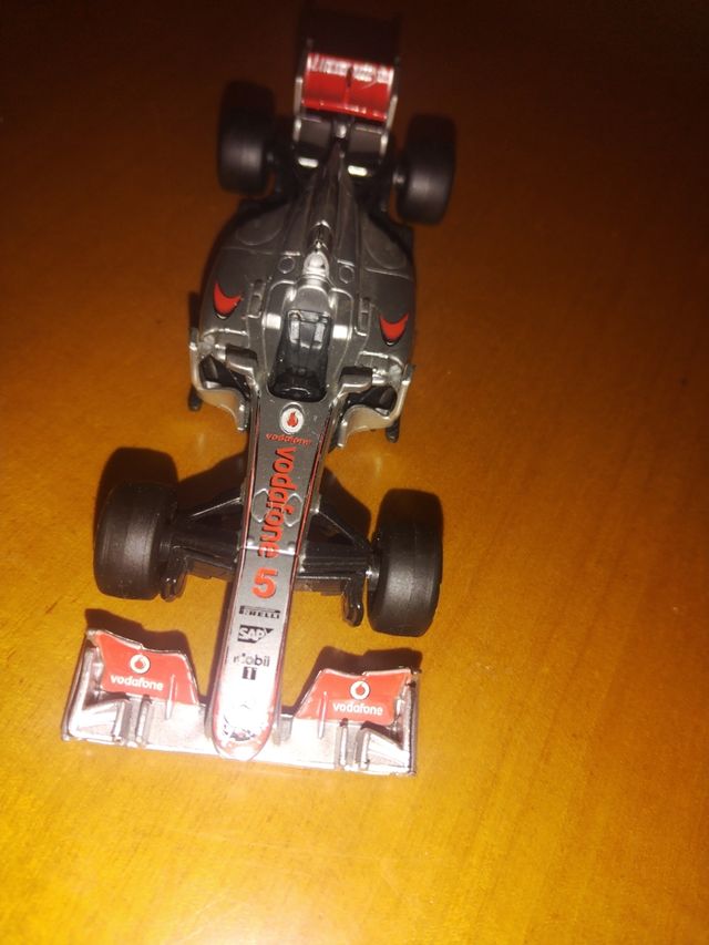 3  Coches de carreras de metal.