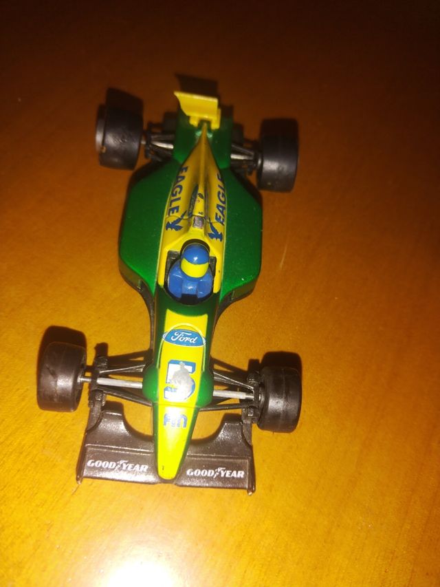 3  Coches de carreras de metal.