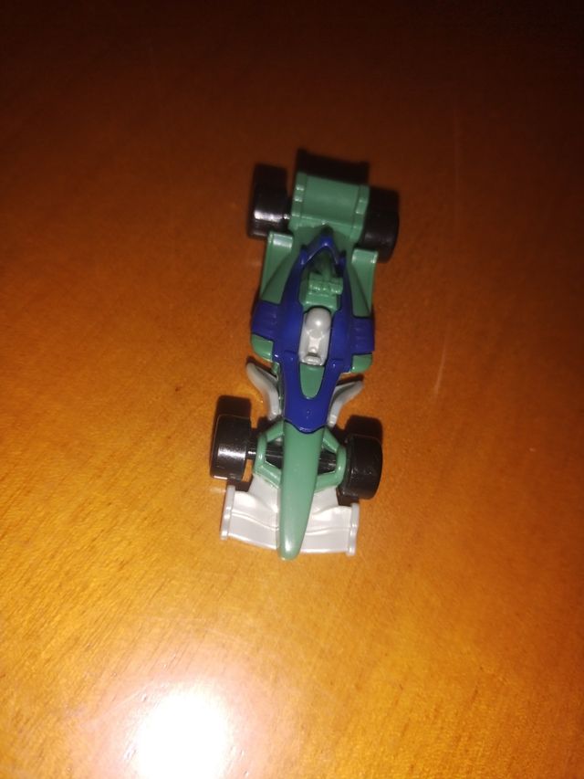 3  Coches de carreras de metal.