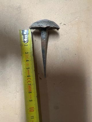 Clavos de forja antiguos