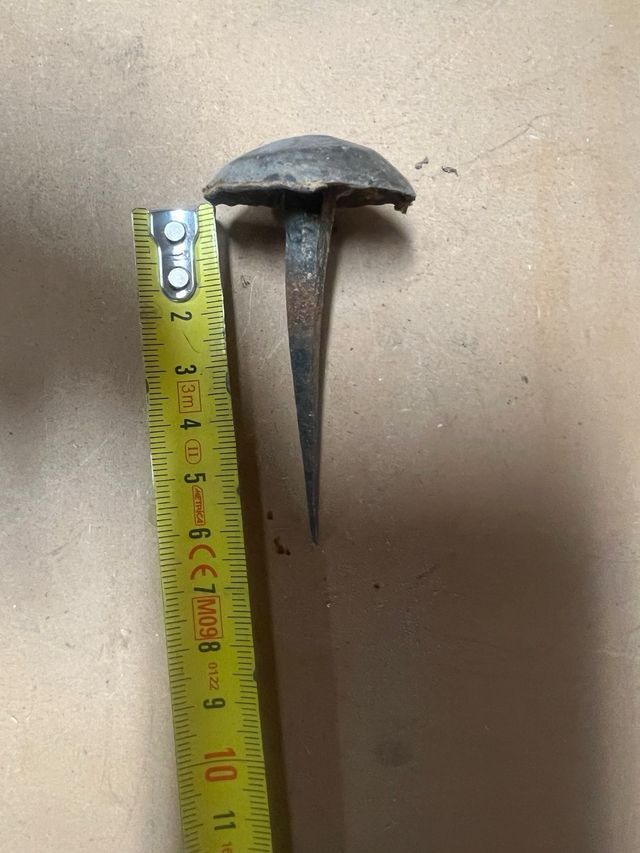 Clavos de forja antiguos