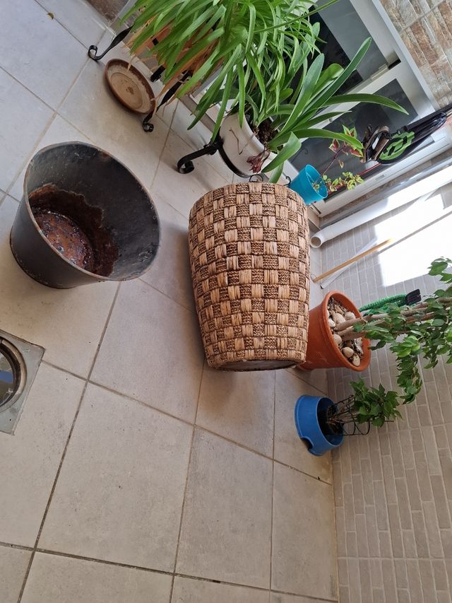 Macetero mimbre marrón