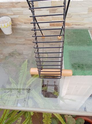 Torre portaCDs .Alto 80 cm,fondo 37 cm y ancho 16