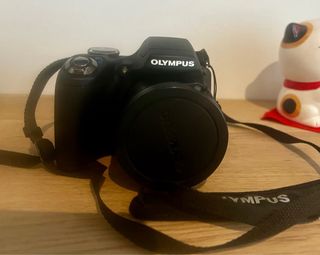 Olympus SP-590UZ - Cámara digital negra