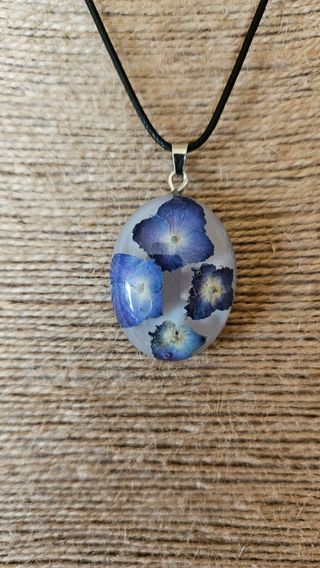 Colgante flores resina