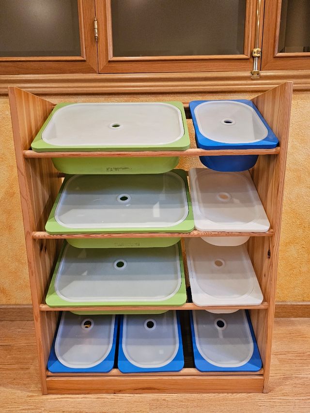 Estantería infantil con bandejas