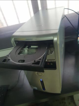 Ordenador de sobremesa +teclado +ratón