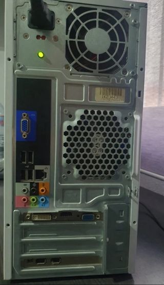 Ordenador de sobremesa +teclado +ratón