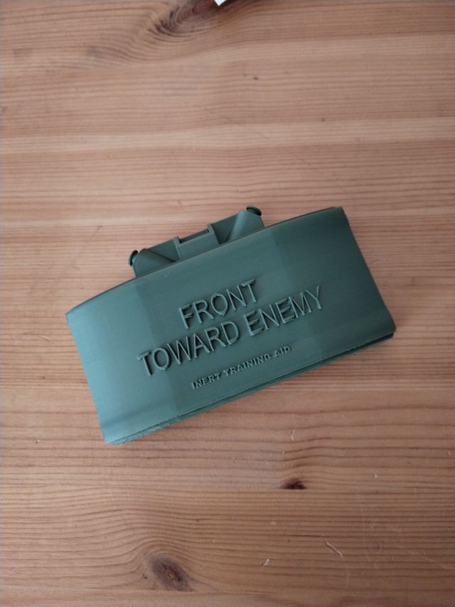 Simulacro Claymore Vietnam plastica