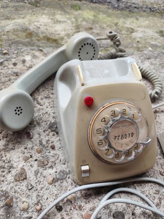 Teléfono antiguo - años 70