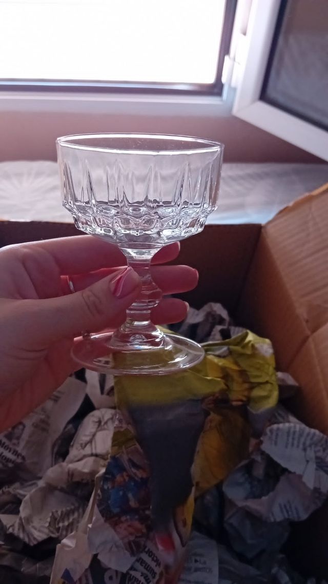 Copas de cristal , tazas y vasos