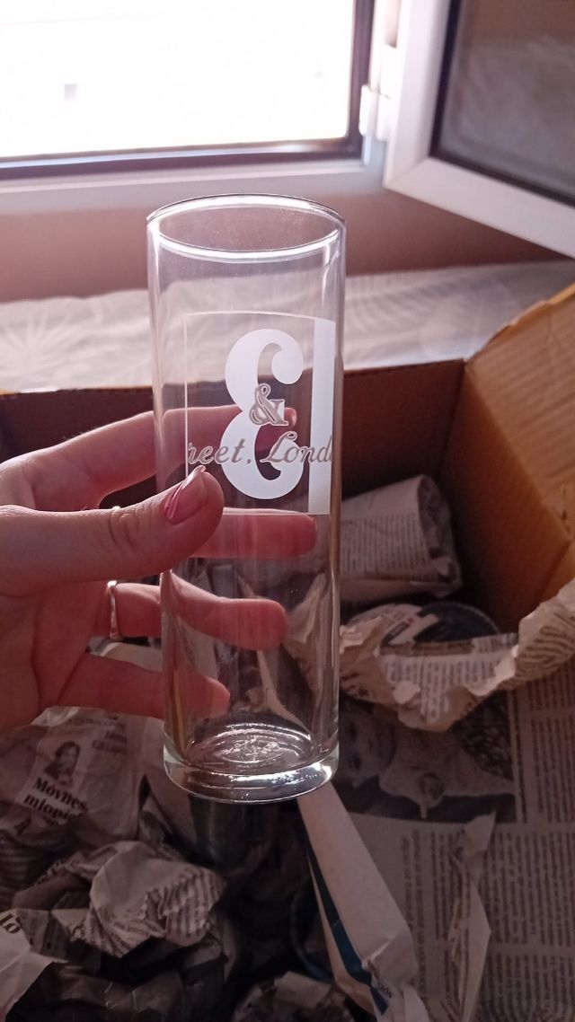 Copas de cristal , tazas y vasos