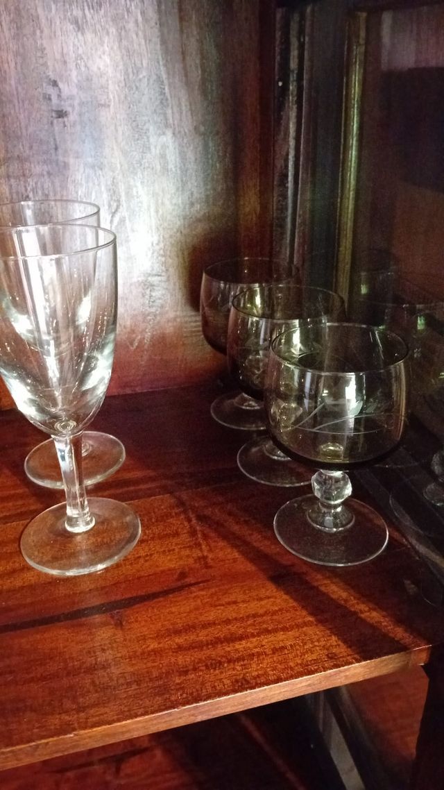 Copas de cristal , tazas y vasos