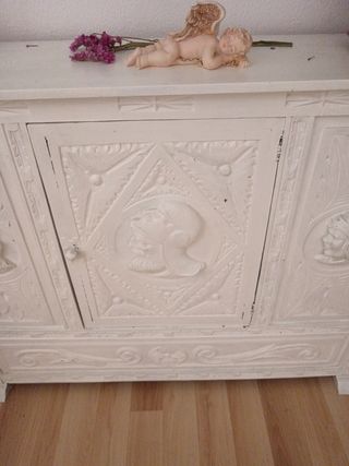 Taquillón antiguo de madera blanco