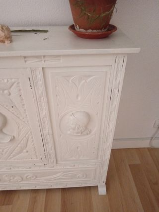 Taquillón antiguo de madera blanco