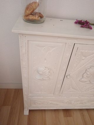 Taquillón antiguo de madera blanco