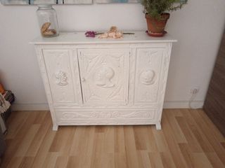 Taquillón antiguo de madera blanco