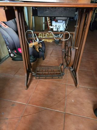 Máquina coser Alfa antigua