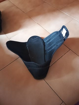 Zapatos ortopédicos negros talla 39pie
Izquierda 
