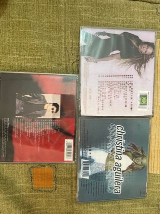 CDs Christina Aguilera & Chayanne.
