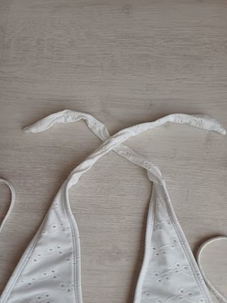 Bikini blanco de triángulo