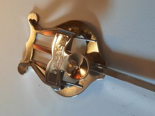 Atril trompeta para calle, marca Obrac.