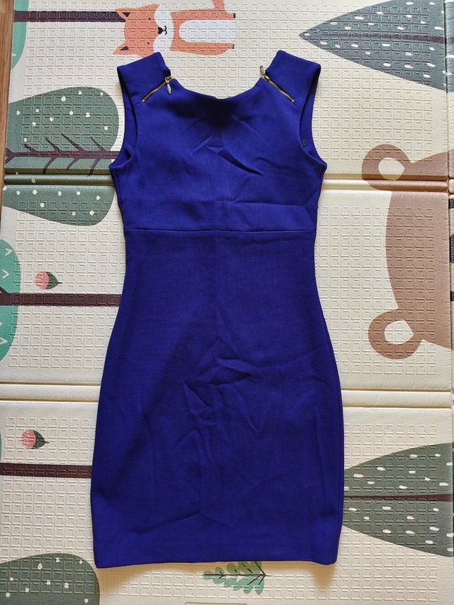 Vestido azul ajustado