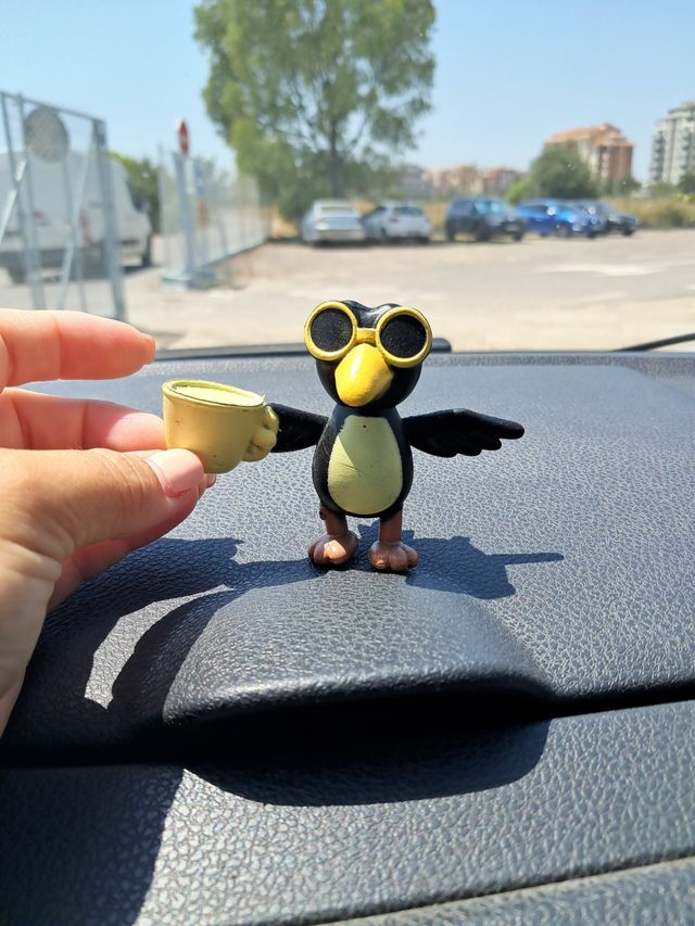 Figuras coleccionables: Mono y pájaro