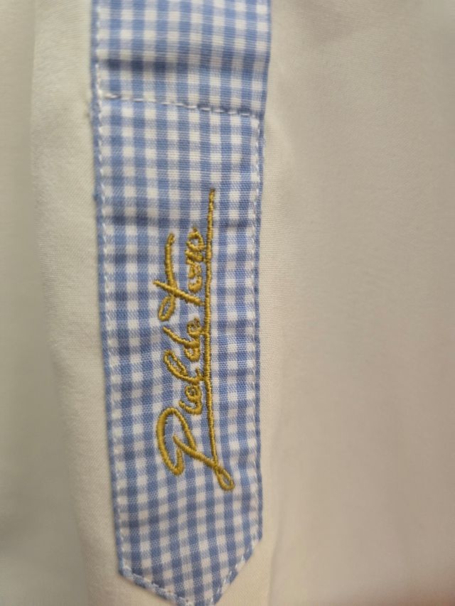 Blusa blanca y azul a cuadros