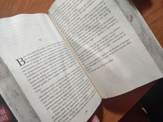 Novela "El oráculo de la luna" por Frédéric Lenoir