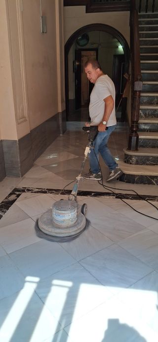 Pulidor y Abrillantador de  suelo Porterías.