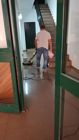 Pulidor y Abrillantador de  suelo Porterías.