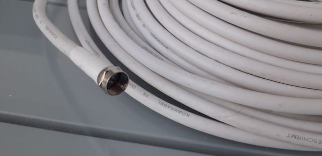 Cable coaxial y toma de antena TV
