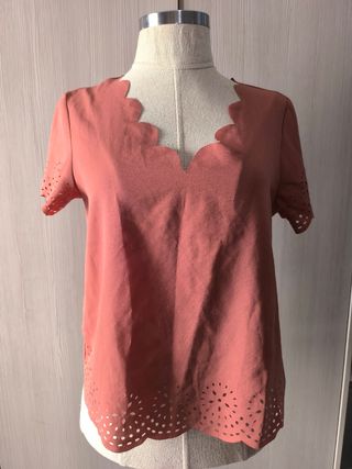 Blusa anaranjada con detalles