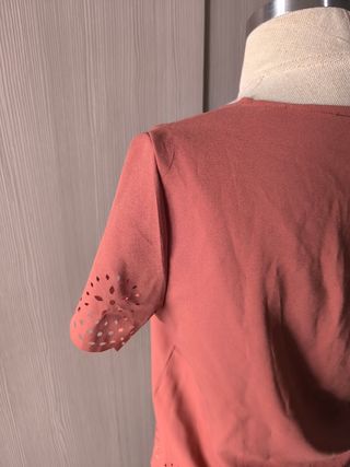 Blusa anaranjada con detalles