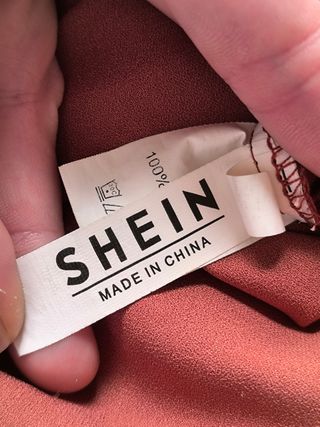 Blusa anaranjada con detalles