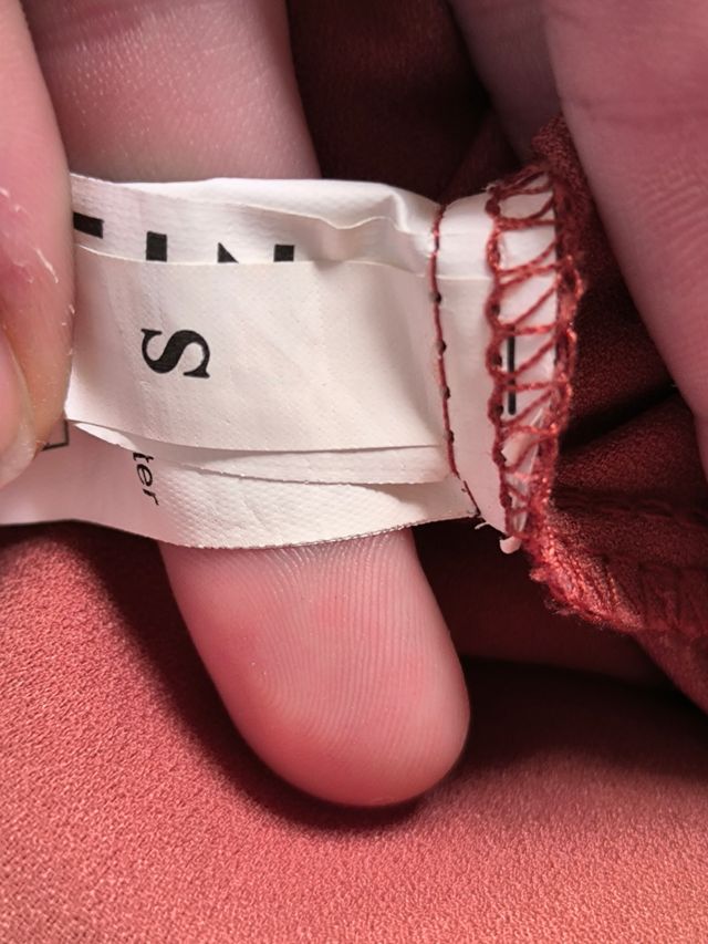 Blusa anaranjada con detalles