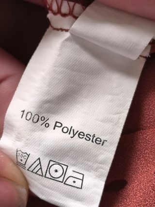 Blusa anaranjada con detalles