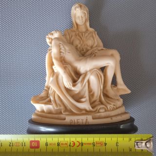 Piedad escultura A. Santini