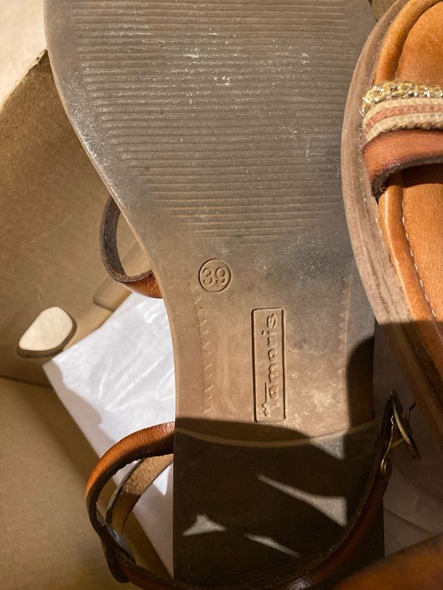 Sandali estivi marroni e oro