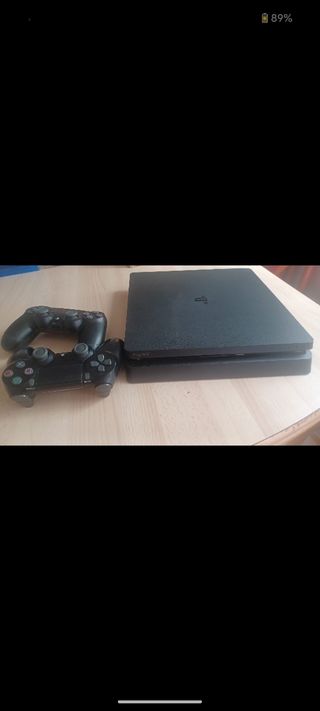 PS4 (PlayStation 4) Slim negra