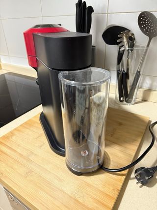 Cafetera Nespresso Krups, roja