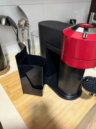 Cafetera Nespresso Krups, roja