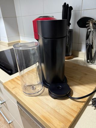 Cafetera Nespresso Krups, roja