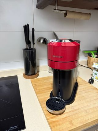 Cafetera Nespresso Krups, roja