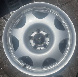 SE VENDEN 4 LLANTA CON 4 NEUMATICOS MERCEDES BENZ