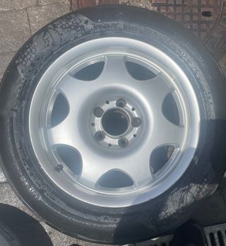 SE VENDEN 4 LLANTA CON 4 NEUMATICOS MERCEDES BENZ